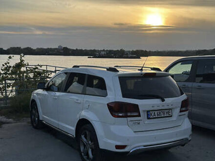 Белый Додж Джорни, объемом двигателя 2.36 л и пробегом 118 тыс. км за 12500 $, фото 1 на Automoto.ua