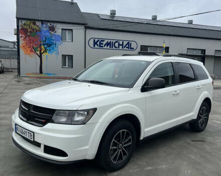 Белый Додж Джорни, объемом двигателя 2.36 л и пробегом 150 тыс. км за 13200 $, фото 1 на Automoto.ua