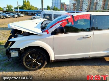 Белый Додж Джорни, объемом двигателя 2.4 л и пробегом 13000 тыс. км за 5500 $, фото 1 на Automoto.ua