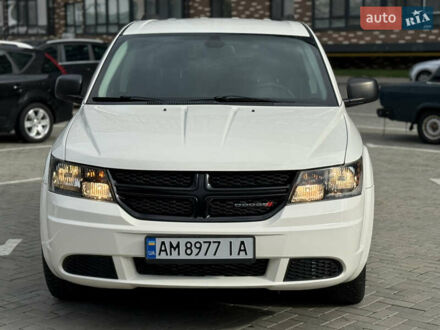 Белый Додж Джорни, объемом двигателя 2.36 л и пробегом 122 тыс. км за 11850 $, фото 1 на Automoto.ua
