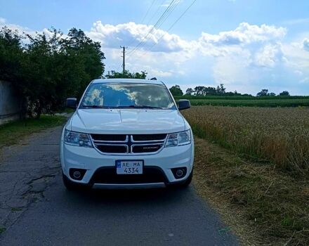 Белый Додж Джорни, объемом двигателя 2.4 л и пробегом 165 тыс. км за 10500 $, фото 1 на Automoto.ua