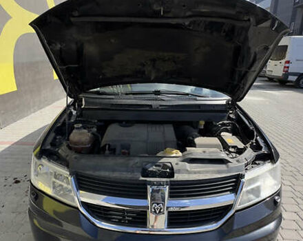 Черный Додж Джорни, объемом двигателя 2 л и пробегом 300 тыс. км за 7700 $, фото 8 на Automoto.ua