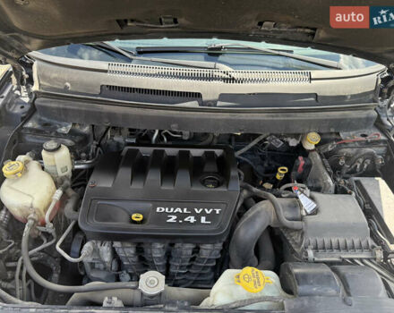 Черный Додж Джорни, объемом двигателя 2.4 л и пробегом 244 тыс. км за 10200 $, фото 8 на Automoto.ua