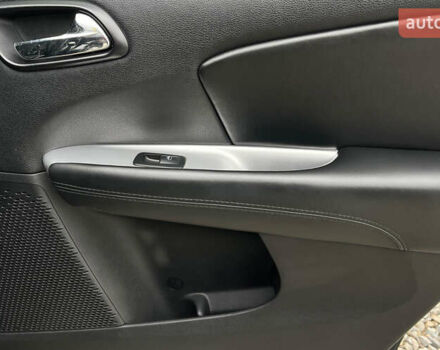 Чорний Додж Джорні, об'ємом двигуна 2.36 л та пробігом 157 тис. км за 9000 $, фото 20 на Automoto.ua