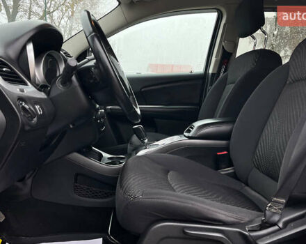 Чорний Додж Джорні, об'ємом двигуна 2.36 л та пробігом 157 тис. км за 9000 $, фото 8 на Automoto.ua