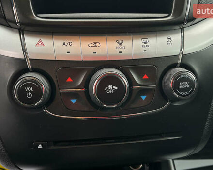 Чорний Додж Джорні, об'ємом двигуна 2.36 л та пробігом 157 тис. км за 9000 $, фото 13 на Automoto.ua