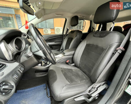 Черный Додж Джорни, объемом двигателя 2.36 л и пробегом 182 тыс. км за 11200 $, фото 2 на Automoto.ua