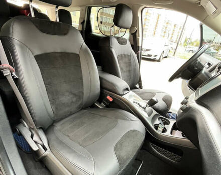 Черный Додж Джорни, объемом двигателя 2.36 л и пробегом 182 тыс. км за 11200 $, фото 4 на Automoto.ua