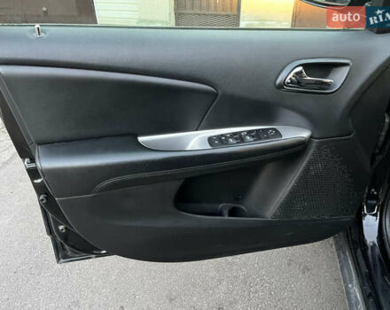 Додж Джорни 2015 в Белой Церкве на Automoto.ua Черный Додж Джорни, объемом двигателя 2.36 л и пробегом 195 тыс. км за 11500 $, фото 7 на Automoto.ua