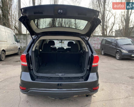Чорний Додж Джорні, об'ємом двигуна 2.36 л та пробігом 172 тис. км за 10700 $, фото 6 на Automoto.ua