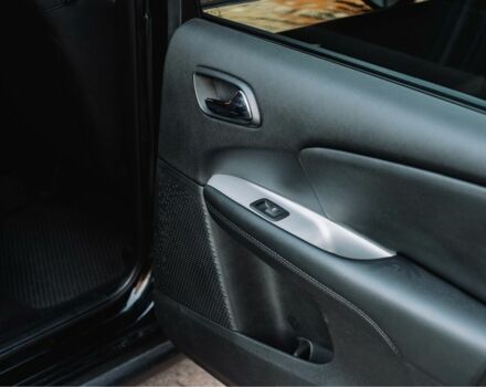 Черный Додж Джорни, объемом двигателя 2.4 л и пробегом 1 тыс. км за 12500 $, фото 3 на Automoto.ua