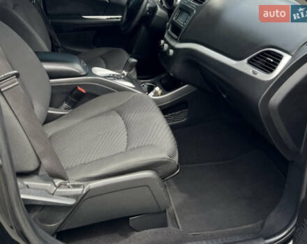 Черный Додж Джорни, объемом двигателя 2.36 л и пробегом 185 тыс. км за 12000 $, фото 3 на Automoto.ua