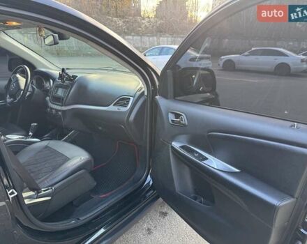 Черный Додж Джорни, объемом двигателя 2.36 л и пробегом 193 тыс. км за 10900 $, фото 6 на Automoto.ua