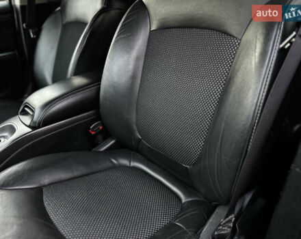Чорний Додж Джорні, об'ємом двигуна 3.6 л та пробігом 182 тис. км за 10950 $, фото 21 на Automoto.ua
