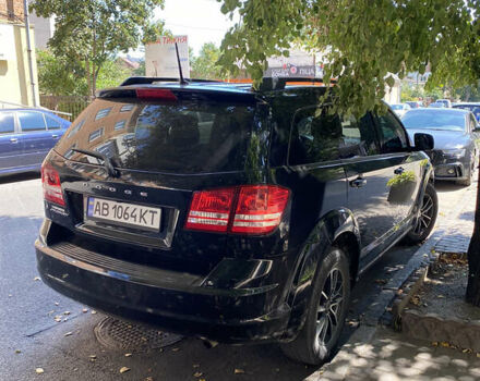 Черный Додж Джорни, объемом двигателя 2.36 л и пробегом 185 тыс. км за 12000 $, фото 1 на Automoto.ua