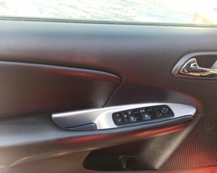 Красный Додж Джорни, объемом двигателя 2.36 л и пробегом 333 тыс. км за 9500 $, фото 4 на Automoto.ua