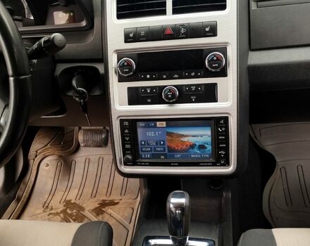 Красный Додж Джорни, объемом двигателя 2 л и пробегом 271 тыс. км за 5000 $, фото 10 на Automoto.ua