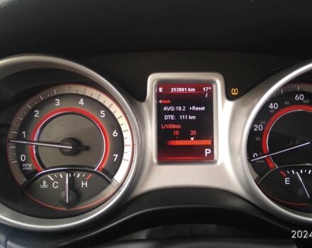 Червоний Додж Джорні, об'ємом двигуна 0.36 л та пробігом 253 тис. км за 11000 $, фото 1 на Automoto.ua