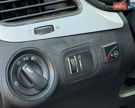 Красный Додж Джорни, объемом двигателя 2.4 л и пробегом 270 тыс. км за 7750 $, фото 12 на Automoto.ua