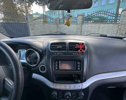 Красный Додж Джорни, объемом двигателя 2.36 л и пробегом 305 тыс. км за 8800 $, фото 11 на Automoto.ua