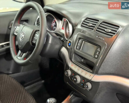 Красный Додж Джорни, объемом двигателя 2.4 л и пробегом 270 тыс. км за 7750 $, фото 15 на Automoto.ua