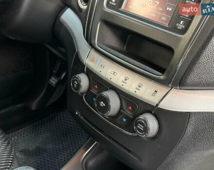 Красный Додж Джорни, объемом двигателя 2.4 л и пробегом 205 тыс. км за 10490 $, фото 23 на Automoto.ua