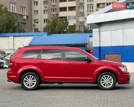 Красный Додж Джорни, объемом двигателя 2.4 л и пробегом 205 тыс. км за 10490 $, фото 3 на Automoto.ua