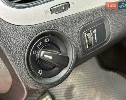 Красный Додж Джорни, объемом двигателя 2.4 л и пробегом 205 тыс. км за 10490 $, фото 11 на Automoto.ua