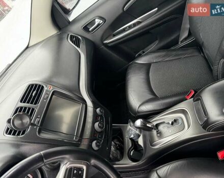 Червоний Додж Джорні, об'ємом двигуна 2.36 л та пробігом 220 тис. км за 12000 $, фото 11 на Automoto.ua