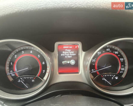 Красный Додж Джорни, объемом двигателя 2.36 л и пробегом 256 тыс. км за 10600 $, фото 12 на Automoto.ua