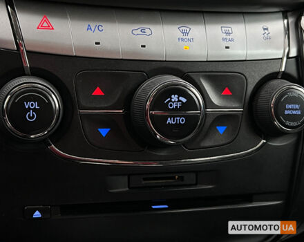 Красный Додж Джорни, объемом двигателя 3.6 л и пробегом 140 тыс. км за 14200 $, фото 16 на Automoto.ua