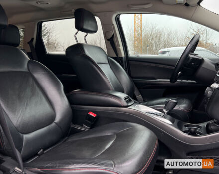 Красный Додж Джорни, объемом двигателя 3.6 л и пробегом 140 тыс. км за 14200 $, фото 8 на Automoto.ua