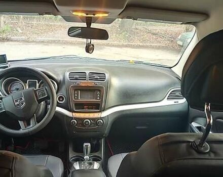 Красный Додж Джорни, объемом двигателя 2.4 л и пробегом 77 тыс. км за 13500 $, фото 6 на Automoto.ua