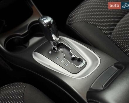 Красный Додж Джорни, объемом двигателя 2.4 л и пробегом 92 тыс. км за 12490 $, фото 22 на Automoto.ua