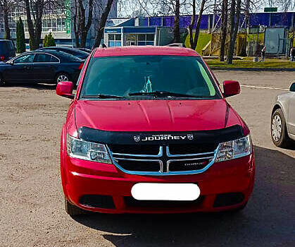 Красный Додж Джорни, объемом двигателя 2.36 л и пробегом 133 тыс. км за 10500 $, фото 2 на Automoto.ua
