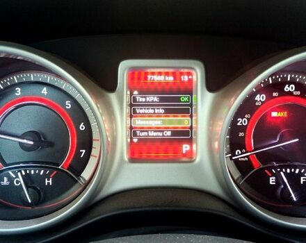 Красный Додж Джорни, объемом двигателя 2.4 л и пробегом 77 тыс. км за 13500 $, фото 8 на Automoto.ua