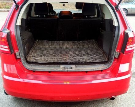 Красный Додж Джорни, объемом двигателя 2.4 л и пробегом 77 тыс. км за 13500 $, фото 4 на Automoto.ua