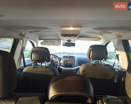 Красный Додж Джорни, объемом двигателя 2.36 л и пробегом 333 тыс. км за 10000 $, фото 7 на Automoto.ua