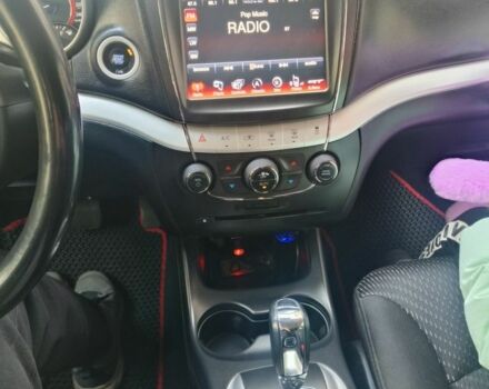 Красный Додж Джорни, объемом двигателя 3.6 л и пробегом 175 тыс. км за 14500 $, фото 6 на Automoto.ua