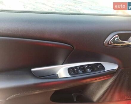 Красный Додж Джорни, объемом двигателя 2.36 л и пробегом 333 тыс. км за 10000 $, фото 6 на Automoto.ua