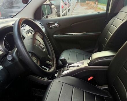 Красный Додж Джорни, объемом двигателя 2.4 л и пробегом 77 тыс. км за 13500 $, фото 6 на Automoto.ua