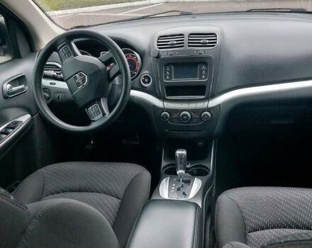 Красный Додж Джорни, объемом двигателя 2.4 л и пробегом 95 тыс. км за 15000 $, фото 3 на Automoto.ua