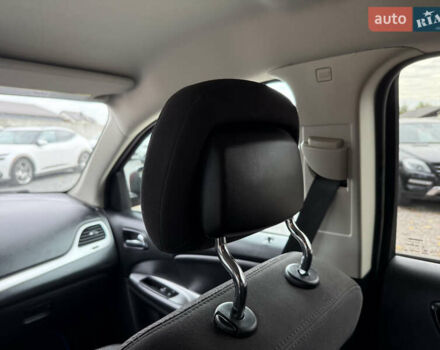 Красный Додж Джорни, объемом двигателя 2.36 л и пробегом 106 тыс. км за 11000 $, фото 46 на Automoto.ua