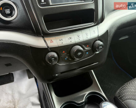 Красный Додж Джорни, объемом двигателя 2.36 л и пробегом 106 тыс. км за 11000 $, фото 39 на Automoto.ua