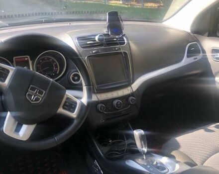 Красный Додж Джорни, объемом двигателя 2.36 л и пробегом 63 тыс. км за 14300 $, фото 2 на Automoto.ua