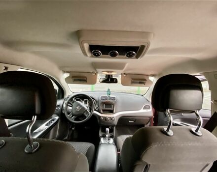 Красный Додж Джорни, объемом двигателя 2.4 л и пробегом 152 тыс. км за 12500 $, фото 4 на Automoto.ua