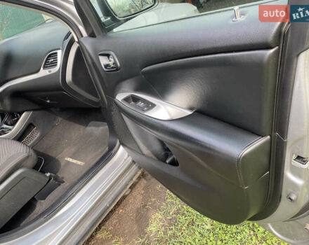 Серый Додж Джорни, объемом двигателя 2.4 л и пробегом 158 тыс. км за 12000 $, фото 6 на Automoto.ua