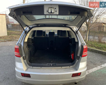 Серый Додж Джорни, объемом двигателя 2 л и пробегом 199 тыс. км за 8500 $, фото 8 на Automoto.ua