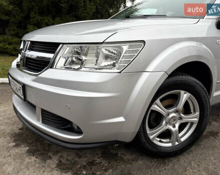 Серый Додж Джорни, объемом двигателя 2 л и пробегом 219 тыс. км за 8500 $, фото 4 на Automoto.ua