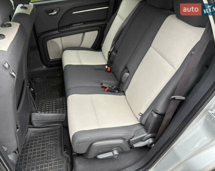 Серый Додж Джорни, объемом двигателя 2 л и пробегом 219 тыс. км за 8500 $, фото 46 на Automoto.ua